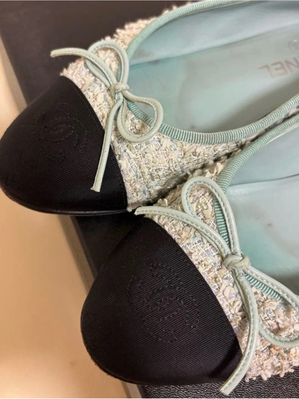 CHANEL elegant tweed